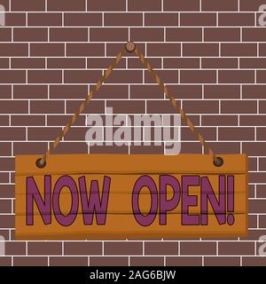Segno di Testo mostra ora aperta. Business photo vetrina per lasciare la porta o windows non chiuso o bloccato in questo momento attuale asse di legno chiodo pin della scheda di stringa Foto Stock