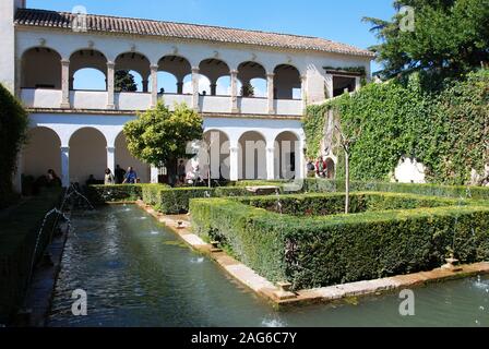 Corte di uva sultanina (patio de la Sultana) entro il Generalife, Palazzo della Alhambra di Granada, provincia di Granada, Andalusia, Spagna, Europa occidentale. Foto Stock