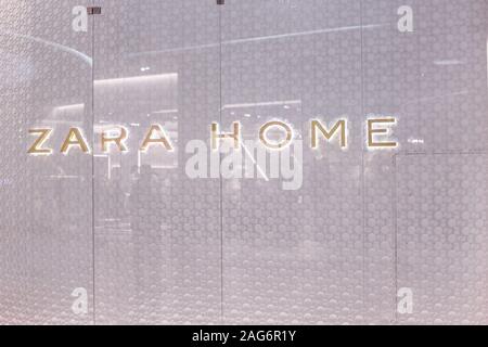 Minsk, Bielorussia - 16 dicembre 2019 Zara Home Vetrina nel centro commerciale. Foto Stock