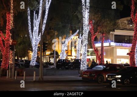 Dicembre 16, 2019: Atene, Grecia. Il 16 dicembre 2019. Il servizio di tram nel centro di Atene. La rete di tram collega il centro di Atene con i quartieri costieri di Faliro e Voula (credito Immagine: © Mohammed Turabi/IMAGESLIVE via ZUMA filo) Foto Stock