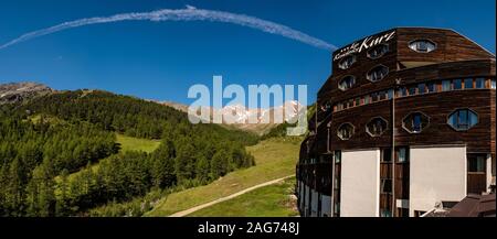 Vista panoramica di un hotel nella liquidazione di Maso Corto in alta quota valle Val Senales Foto Stock