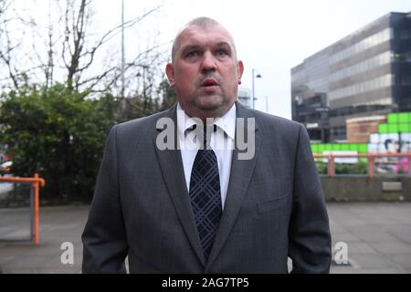 L ex calciatore Neil Shipperley arriva a Uxbridge Magistrates' Court, West London, dove egli è dovuta a essere condannati per aver intenzionalmente esponendo il suo genitali intendendo che qualcuno avrebbe potuto vederli e essere causato di allarme o di emergenza. Foto Stock