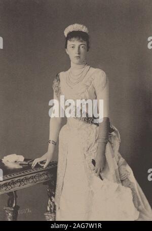 Ritratto della Granduchessa Anastasia Mikhailovna della Russia (1860-1922), 1889. Collezione privata. Foto Stock