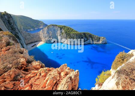 Incredibile spiaggia di Navagio o Shipwreck in estate. Zante o isola di Zante, Mar Ionio, Grecia. Foto Stock