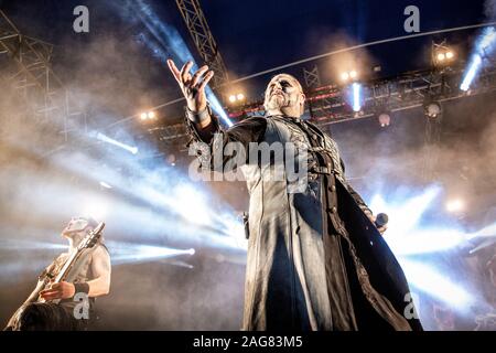 Oslo, Norvegia. 29th, Giugno 2019. Il tedesco della band power metal Powerwolf esegue un concerto dal vivo durante il norvegese music festival tonnellate di roccia 2019. Qui la cantante Attila Dorn è visto dal vivo sul palco. (Photo credit: Gonzales foto - Terje Dokken). Foto Stock