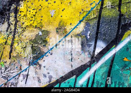 Frammento di graffiti colorati dipinta su un muro di cemento. Texture. Sfondo astratti per la progettazione. Foto Stock