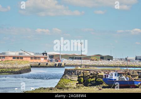 Fisherman Port a Galway vicino a Ocean promenade. Foto Stock