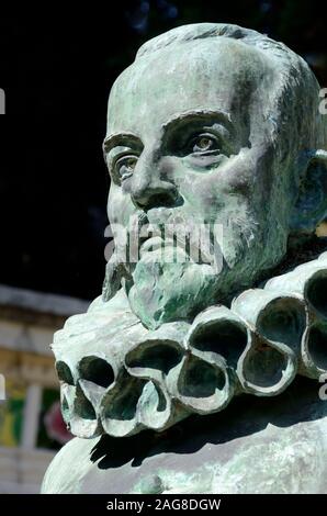 Busto o ritratto dello scrittore spagnolo Miguel de Cervantes Saavedra (1547-1616) al Vila Fontana Rosa giardino Mentone Alpes-Maritimes Francia Foto Stock