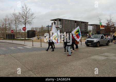 Massiccia mobilitazione contro la riforma delle pensioni con 5000 manifestanti in Niort con per la prima volta la CFDT, ma non sugli stessi punti Foto Stock