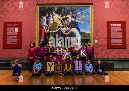 Londra, Regno Unito. Xviii Dicembre, 2019. Chidren del personale e dall'Arcivescovo Sumner School di Kennington ar prima di visualizzare la pittura post acquisizione - Il Direttore della Galleria Nazionale, dr. Gabriele Finaldi annuncia che il Ritrovamento di Mosè, 1630's, da Orazio Gentileschi è stato salvato per la galleria. Il costo totale è stato £22m il cui costo netto per la galleria è stato £19.5m parzialmente finanziati da £2m da membri del pubblico, £2,5m dal patrimonio nazionale fondo Memoriual e £ 1 m fro Fondo d'arte. Credito: Guy Bell/Alamy Live News Foto Stock