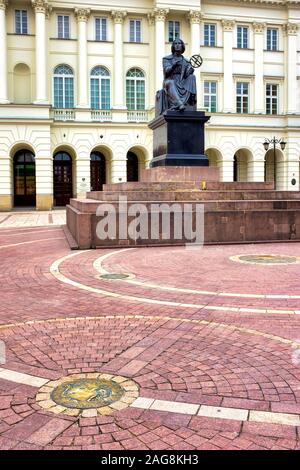 Rappresentazione in bronzo del Sistema Solare di fronte la Nicolaus Copernicus monumento, Varsavia Foto Stock