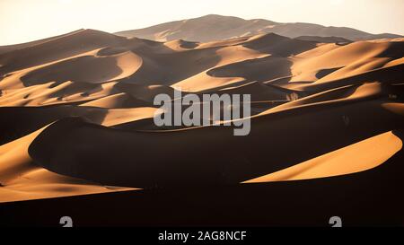 La forma delle dune di sabbia nel deserto lut Foto Stock