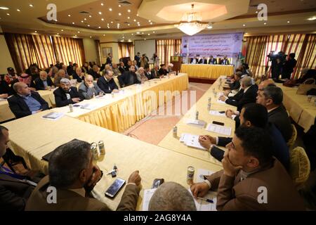La città di Gaza, Striscia di Gaza, Territori palestinesi. Xviii Dicembre, 2019. Palestinesi partecipare alla XIII Gerusalemme conferenza scientifica, nella Striscia di Gaza City, il 18 dicembre 2019 Credit: Ashraf Amra/immagini APA/ZUMA filo/Alamy Live News Foto Stock