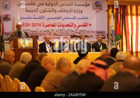 La città di Gaza, Striscia di Gaza, Territori palestinesi. Xviii Dicembre, 2019. Palestinesi partecipare alla XIII Gerusalemme conferenza scientifica, nella Striscia di Gaza City, il 18 dicembre 2019 Credit: Ashraf Amra/immagini APA/ZUMA filo/Alamy Live News Foto Stock