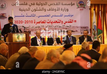 La città di Gaza, Striscia di Gaza, Territori palestinesi. Xviii Dicembre, 2019. Palestinesi partecipare alla XIII Gerusalemme conferenza scientifica, nella Striscia di Gaza City, il 18 dicembre 2019 Credit: Ashraf Amra/immagini APA/ZUMA filo/Alamy Live News Foto Stock
