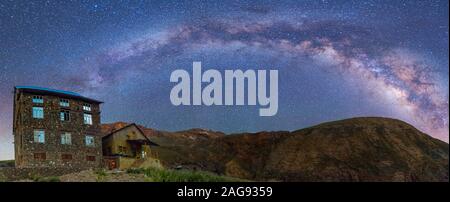 La notte sulla cima del vulcano taftan in Iran Foto Stock