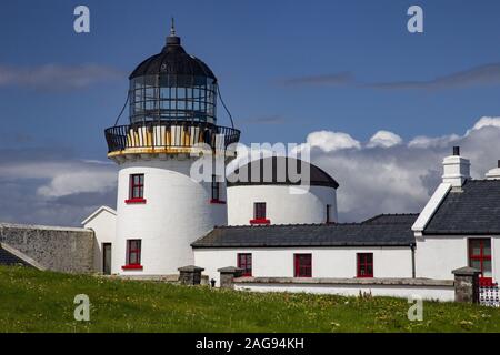 CLARE ISLAND, Irlanda - Agosto 07, 2019: Faro di Clare Island al largo della costa occidentale della contea di Mayo, Repubblica di Irlanda Foto Stock