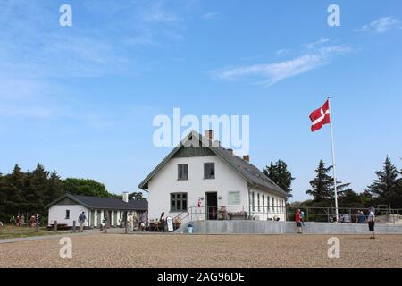 RINGKOBING, Danimarca, 24 luglio 2019: vista del negozio e museo a Lyngvig Fyr, in Jutland su una giornata d'estate. Lyngvig Fyr è un faro Foto Stock