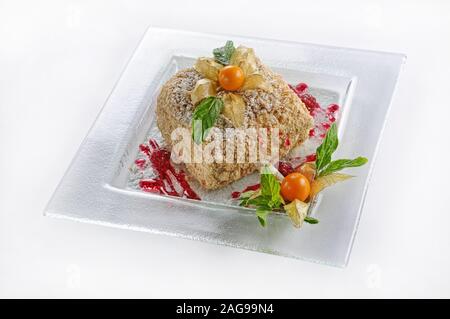 Scatto isolato di un dessert napoleone con il fisico - perfetto per un blog di cibo o l'uso del menu Foto Stock
