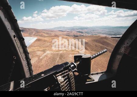 Interno di un aereo bombardiere B-17 della seconda guerra mondiale le montagne Foto Stock