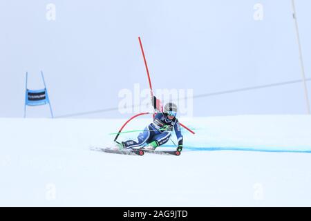 Courchevel Francia Dic 17 219 Alice Robinson di Nuova Zelanda in competizione in donne Slalom Gigante Audi FIS Coppa del Mondo di Sci alpino Sci 2019/20 Sport invernale Foto Stock