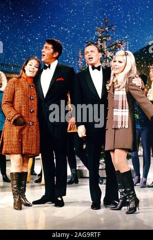 DEAN MARTIN FRANK SINATRA, NANCY SINATRA e GAIL MARTIN in Dean Martin SHOW (1965), diretto da Greg garrison. Credito: NBC / Album Foto Stock