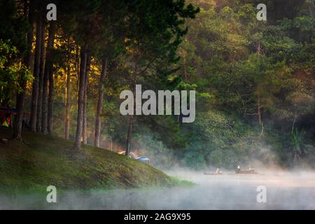 Pang-Ung è un serbatoio di grandi dimensioni situato in corrispondenza della sommità di una montagna alta a Mae Hong Son Foto Stock