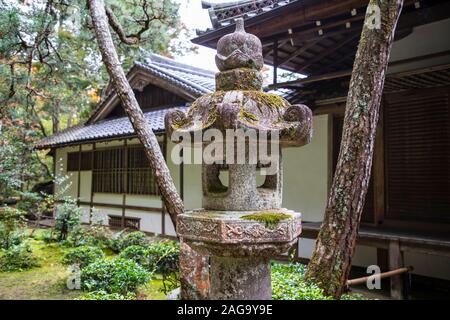 KYOTO, Giappone -18 novembre 2019: Honen-tempio a Kyoto è stato costruito nel XVII secolo per onorare il monaco Honen. Foto Stock