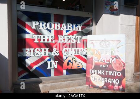 Regno Unito, Gibilterra: Ci sono molti pesci e patatine. Foto Stock