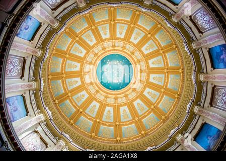 Foto a basso angolo del soffitto dello stato del Michigan Campidoglio Foto Stock