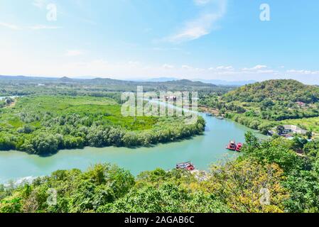 Vista della curva del fiume Pranburi in Thailandia Foto Stock