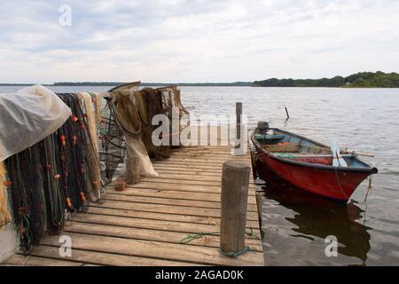 Le reti da pesca al lago di Urbino presso l'isola francese della Corsica Foto Stock