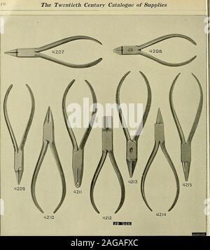 . Xx secolo catalogo delle forniture per orologiai, gioiellerie e parentado mestieri. ^2D5-^2D^ COPYRIGHT 1B99 TUTTI I DIRITTI nSS5A ED. P PINZE. No. 41!je. 4197. Pinza di clock . 10.25 placcato nichel 45 4198. Becchi piatti di estrazione del rivetto e pinze di taglio, nichelato 75 4199. Rivetto pinza di estrazione, nichelato ... 1.25 4200. 4201. ... 60 placcato nichel ... .80 4203. Naso piatto e filo pinze di taglio combinato ... 60 4204. placcato nichel... ... .75 indice f Had, incisione.Vedere la classificazione e le piastre.Diamante, .Vedere classificazione S Polisiiing Latiies.Vedere classificazione I. J Pallet regolatori di pietra mi • Dra Foto Stock