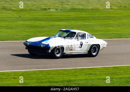 GOODWOOD, Regno Unito - Sep 09, 2017: un elevato angolo colpo di una bella vettura sportiva di equitazione a Goodwood città del Regno Unito Foto Stock