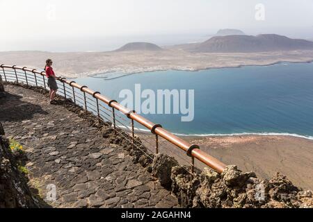 Vista dal Mirador del Rio, Lanzarote, Isole Canarie, Spagna Foto Stock