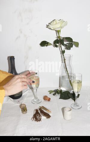 LOS ANGELES, Stati Uniti - Jan 01, 2018: Champagne celebrazione con giunti di Marijuana Foto Stock