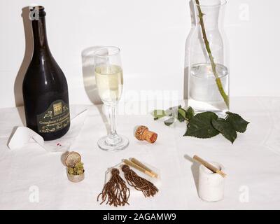 LOS ANGELES, Stati Uniti - Jan 01, 2018: Champagne celebrazione con giunti di Marijuana Foto Stock