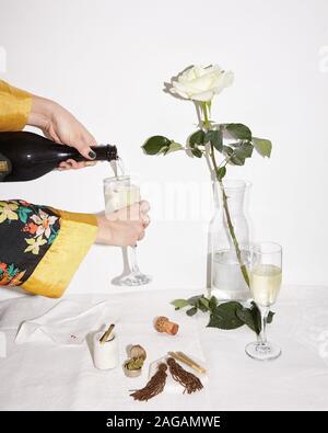 LOS ANGELES, Stati Uniti - Jan 01, 2018: Champagne celebrazione con giunti di Marijuana Foto Stock