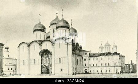 . Moscou. s ne sont pas en état de sostenitore de Lourdes le campane.Devant lentrée principale, Du côté de lOuest, séleva onu isolécomme clocher le campanile de Santo-marc, à un^enise. Clocher Ce nest pas néces-sairement aussi haut que léglise ; sa hauteur souvent ne dépasse pascelle dun étage. Pour éviter des vibrazioni qui peuvent compromettre lasolidité de lédifice, la cloche est fixe et le battant seul est mis en branle.Parfois le clocher était surmonté dun étage qui serv^ait de logis ausonneur. l.AKill ho |-1CTURR RUSSE 17 MI/(glise grecque intcnlisail riyoureuscmenl remploi de la sculplure([ui rap Foto Stock