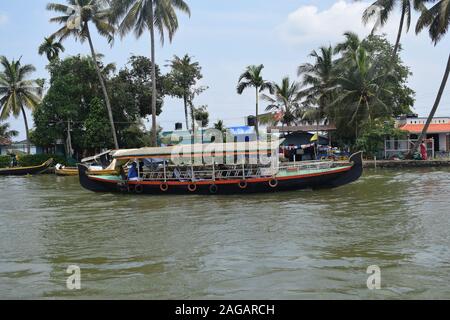 Ferry Boat Cruises in Kerala Backwaters Foto Stock