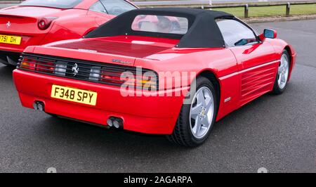 Tre quarti vista posteriore rosso, 1993, Ferrari 348 Spider, sul display nel Ferrari Owners Club della zona di GB, a 2019 Silverstone Classic Foto Stock