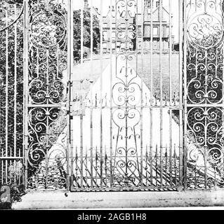 . Inglese di elementi in ferro battuto del XVII e XVIII secolo; uno storico & analytical conto dello sviluppo esterno smithcraft. i&GT; Lr-^--- ^1 r ^1 Foto Stock