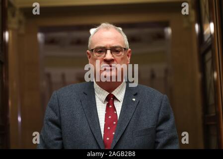 Ulster Partito unionista leader Steve Aiken parla ai media dopo una tavola rotonda a Stormont a Belfast con Julian Smith il Segretario di Stato per l'Irlanda del Nord e Simon COVENEY Tanaiste. Foto Stock