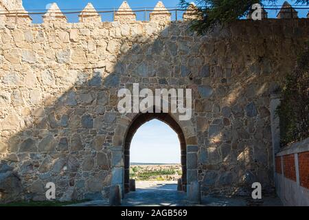 Mura che circondano la città spagnola di Avila, dettaglio di puerta del mariscal Foto Stock