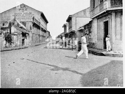 . Dove la metà del mondo si sta svegliando; il vecchio e il nuovo in Giappone, Cina, Filippine, India, ha riferito con particolare riferimento alle condizioni americane. La società BELLES dell isola di Mindanao, Filippine. Una scena di strada a Manila Foto Stock