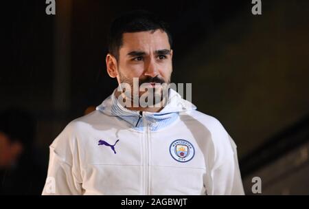 Kassam Stadium, Oxford, Oxfordshire, Regno Unito. Xviii Dicembre, 2019. English Football League Cup, Carabao Cup; Oxford United contro Manchester City; G&#xfc;ndogan del Manchester City arriva a Kassam Stadium - rigorosamente solo uso editoriale. Nessun uso non autorizzato di audio, video, dati, calendari, club/campionato loghi o 'live' servizi. Online in corrispondenza uso limitato a 120 immagini, nessun video emulazione. Nessun uso in scommesse, giochi o un singolo giocatore/club/league pubblicazioni Credito: Azione Sport Plus/Alamy Live News Foto Stock