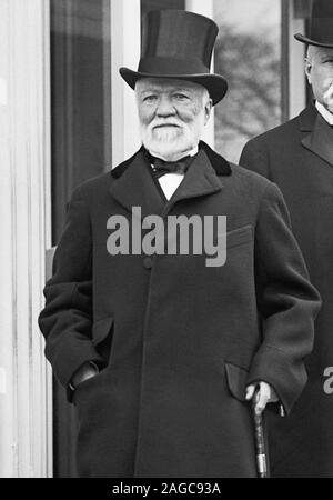 Foto d'epoca di Scottish-American imprenditore e filantropo Andrew Carnegie (1835 - 1919). Foto circa 1914 da Harris & Ewing. Foto Stock