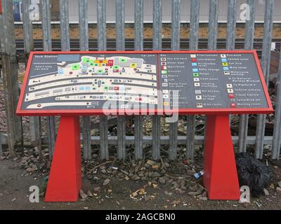 Una sensazione tattile wayfinding guida e mappa di York stazione ferroviaria con il braille e i simboli in rilievo per aiutare i non vedenti. Foto Stock