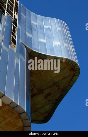 Immagine verticale ad angolo basso del Monumento della Croazia al Rivolta del popolo di Banija e Kordun Foto Stock