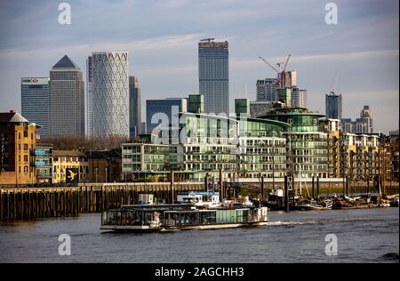 Canary Wharf ufficio edificio complesso sul Isle of Dogs in the London Borough of Tower Hamlets, Docklands, ex zona portuale di Londra, Regno Unito, Foto Stock